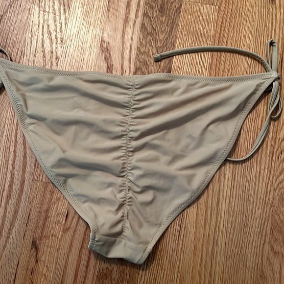 Two bathing suits - Picture 6 of 7